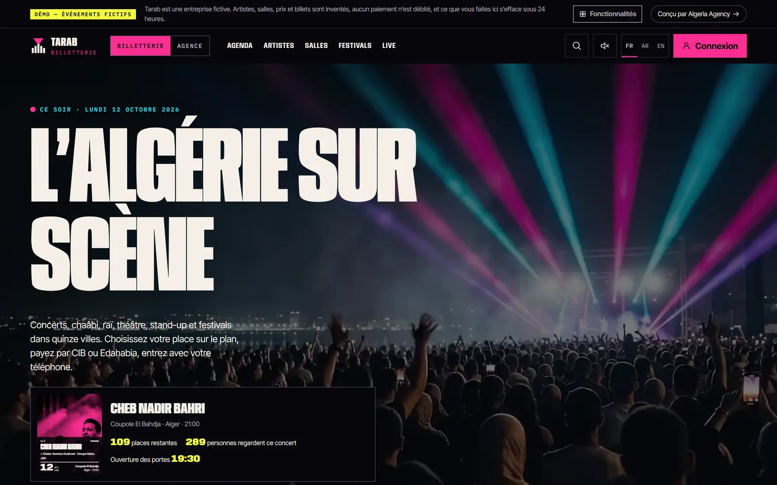 Page d’accueil de Tarab avec un grand titre, une foule de concert et la carte du concert de ce soir.