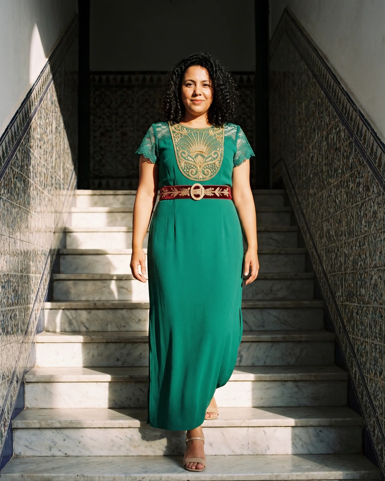 Look 12 — Un escalier de marbre, le soir