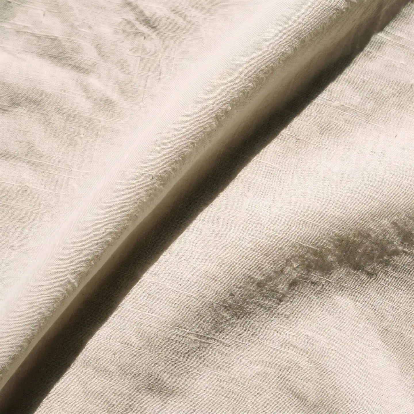 Blouse brodée Brise — la matière