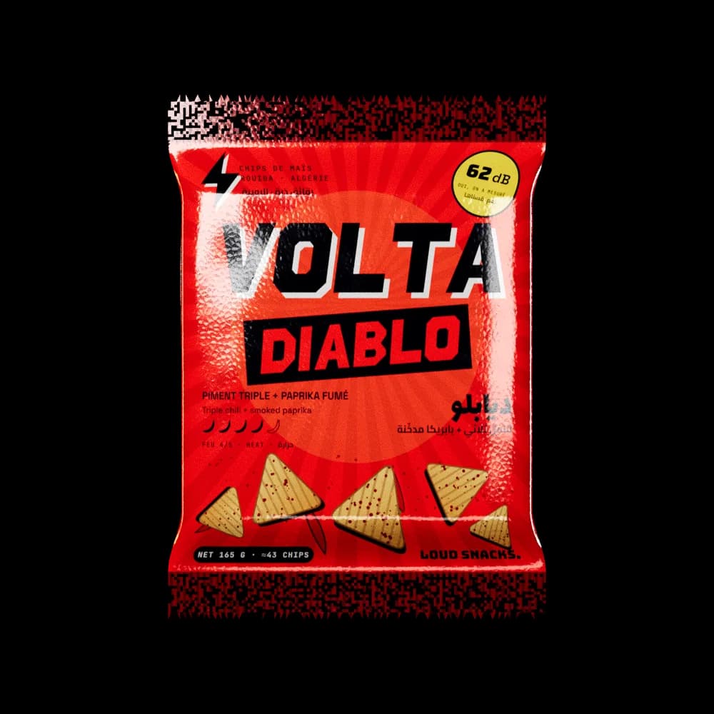 Un sachet VOLTA DIABLO en 3D qui flotte, entouré de chips en orbite.